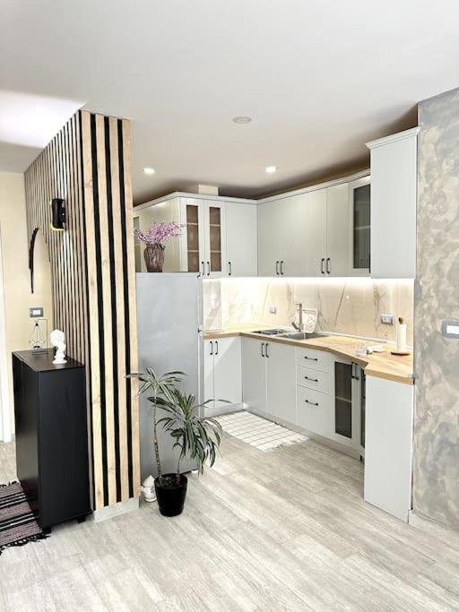 Great Apartament Near Lake & Blloku Area Τίρανα Εξωτερικό φωτογραφία